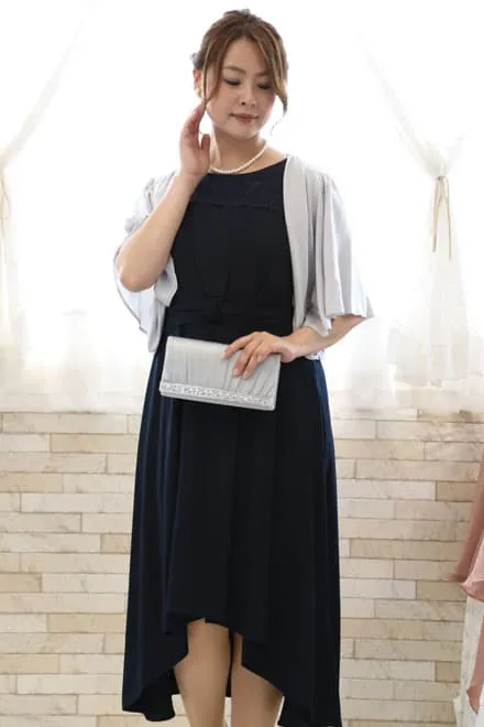 ネイビーのノースリーブイレギュラーヘムドレス