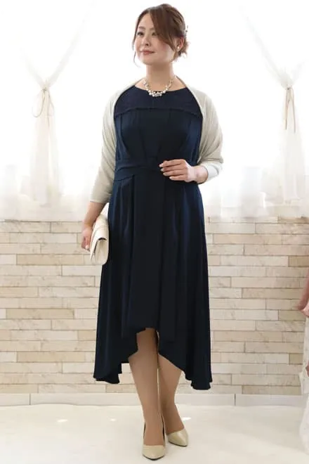 ネイビーのノースリーブイレギュラーヘムドレス