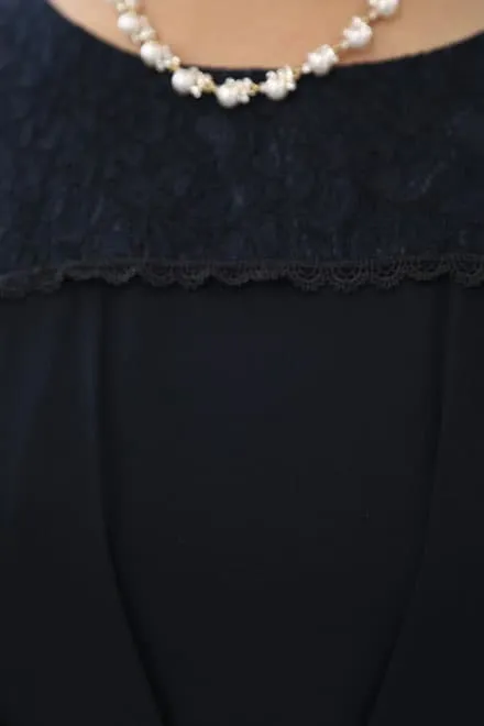 ネイビーのノースリーブイレギュラーヘムドレス