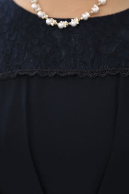 ネイビーのノースリーブイレギュラーヘムドレス