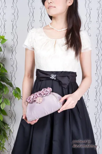 ブラック×ホワイトのウエスト切替プリンセスラインドレス