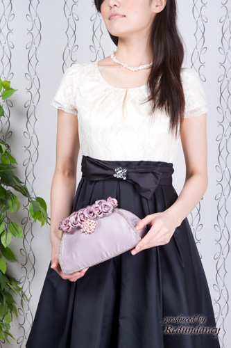 ブラック×ホワイトのウエスト切替プリンセスラインドレス