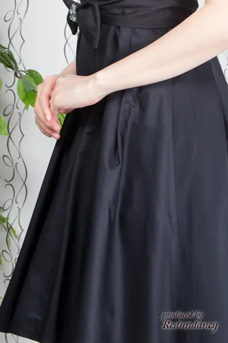 ブラック×ホワイトのウエスト切替プリンセスラインドレス