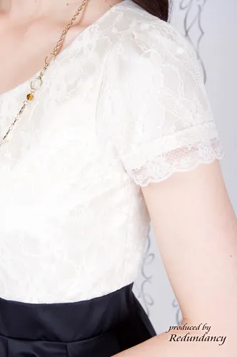 ブラック×ホワイトのウエスト切替プリンセスラインドレス