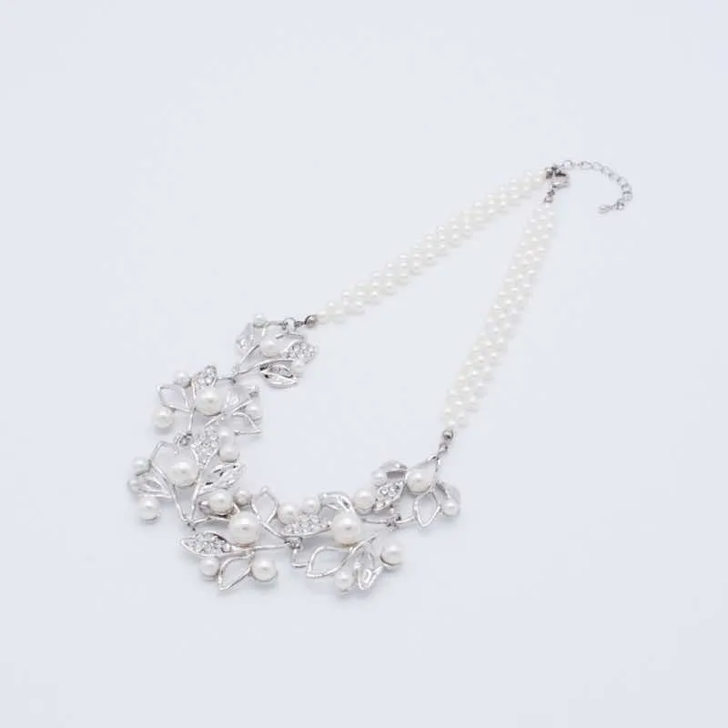 リーフモチーフネックレス