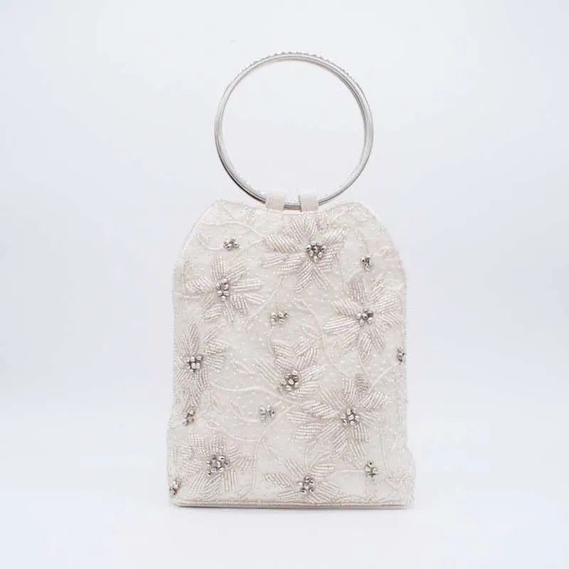 オフホワイトのフラワー刺繍のミニポシェット