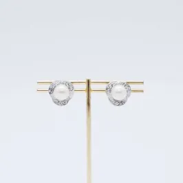 フラワーモチーフの一粒イヤリング