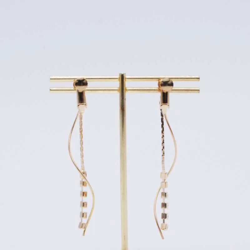 ゴールド×ストーンのロングイヤリング