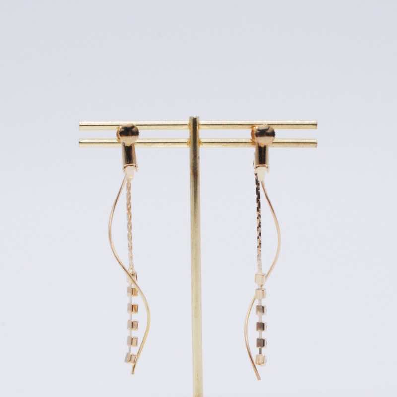 ゴールド×ストーンのロングイヤリング