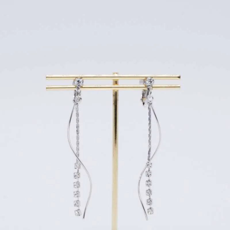 シルバー×ストーンのロングイヤリング