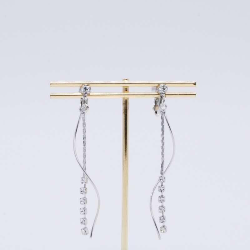 シルバー×ストーンのロングイヤリング