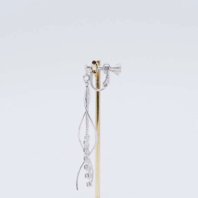 シルバー×ストーンのロングイヤリング