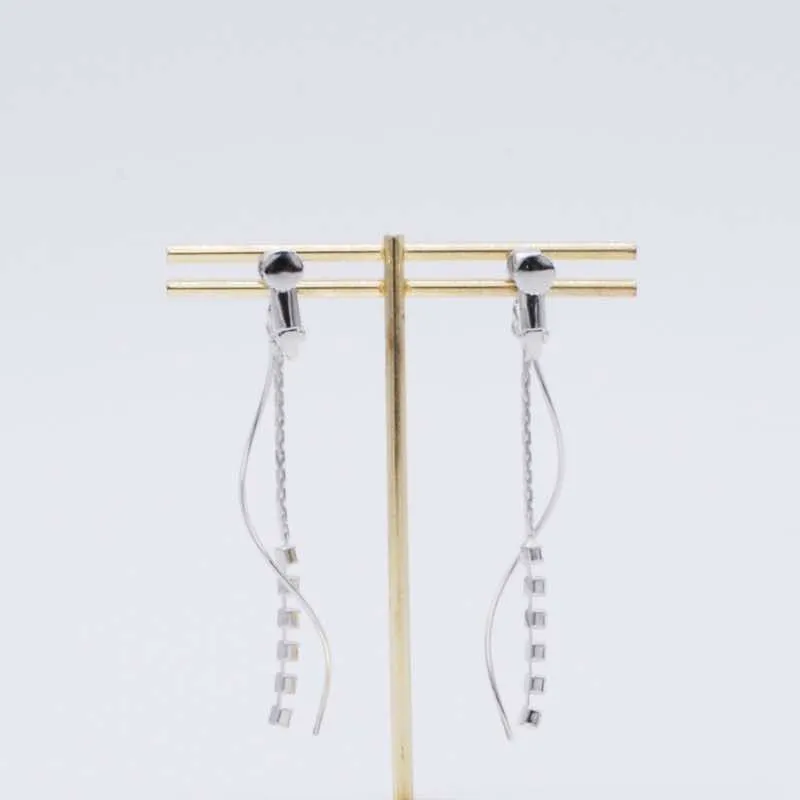 シルバー×ストーンのロングイヤリング