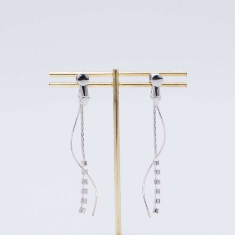 シルバー×ストーンのロングイヤリング