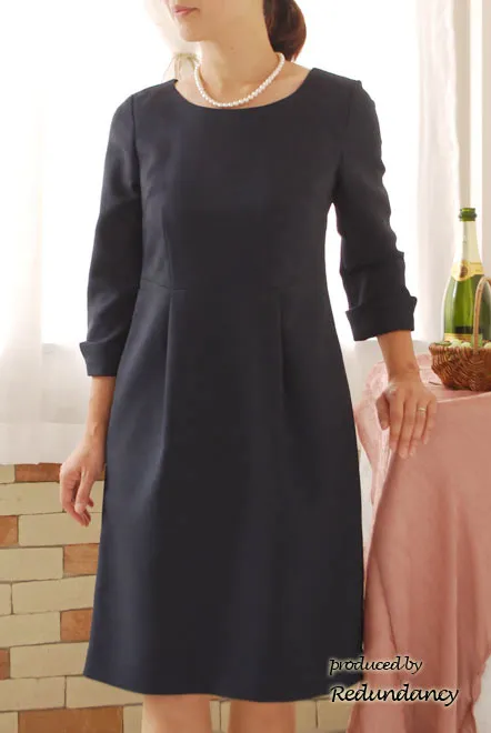 ネイビーのラウンドネックエレガントドレス