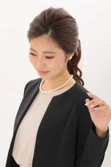 ネイビーのノーカラージャケット