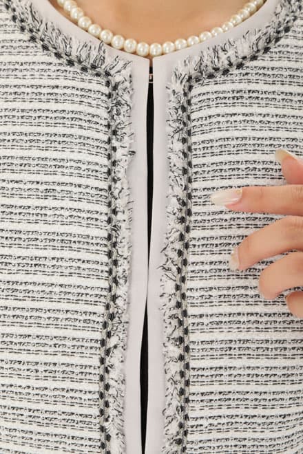 ブラックのフリンジ付きセレモニースーツセット