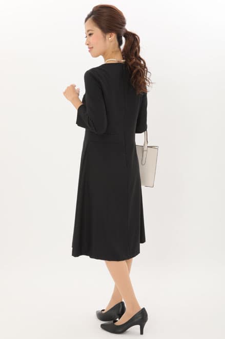 ブラックのフリンジ付きセレモニースーツセット