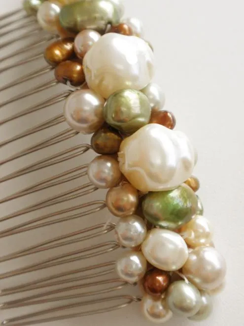 ゴールドとグリーンのバロックパールコーム