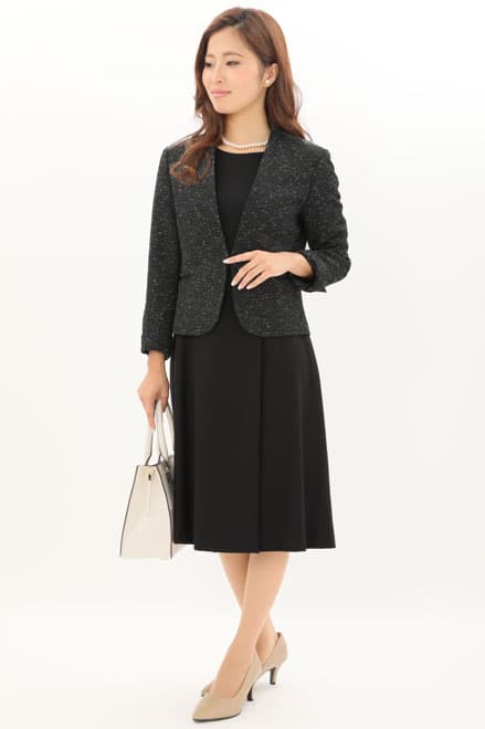 ブラックの七分袖ノーカラーツイードセレモニースーツセット