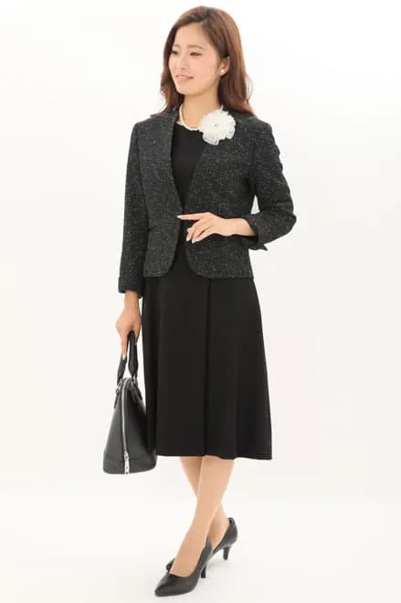 ブラックの七分袖ノーカラーツイードセレモニースーツセット