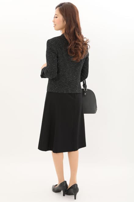 ブラックの七分袖ノーカラーツイードセレモニースーツセット