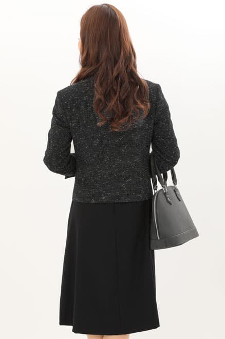 ブラックの七分袖ノーカラーツイードセレモニースーツセット