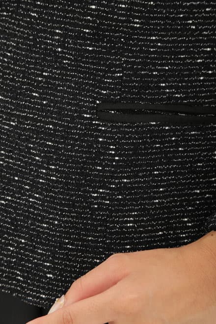 ブラックの七分袖ノーカラーツイードセレモニースーツセット