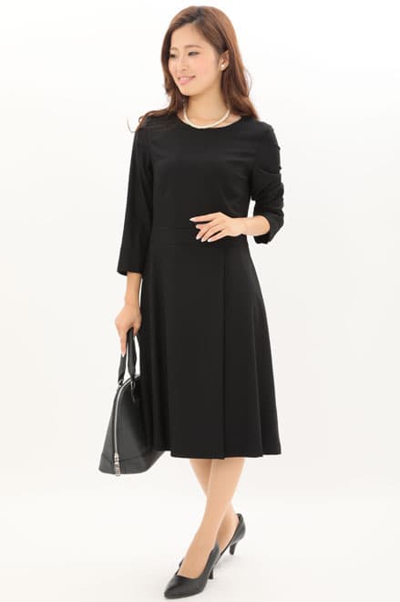 ブラックの七分袖ノーカラーツイードセレモニースーツセット