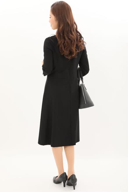 ブラックの七分袖ノーカラーツイードセレモニースーツセット