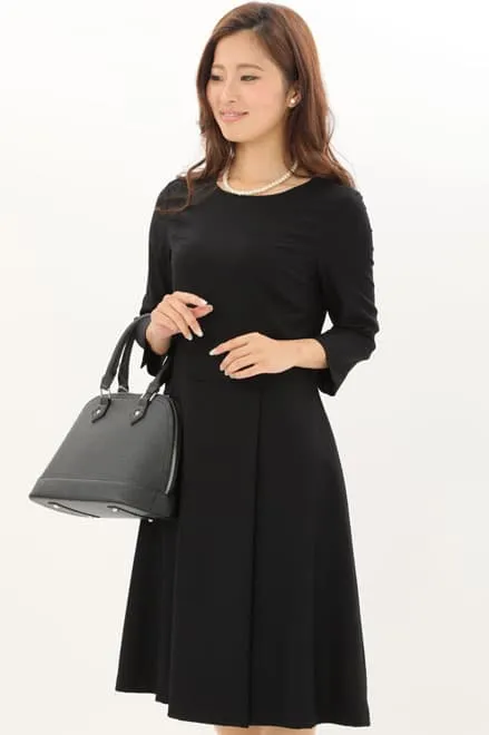 ブラックの七分袖ノーカラーツイードセレモニースーツセット