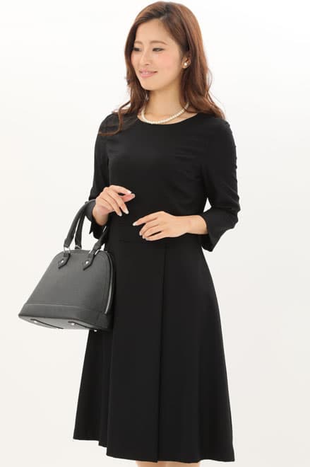 ブラックの七分袖ノーカラーツイードセレモニースーツセット