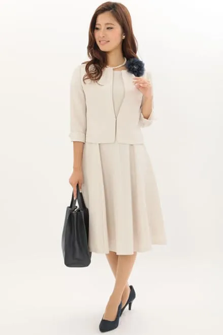 ライトベージュのシャンタンセレモニースーツセット
