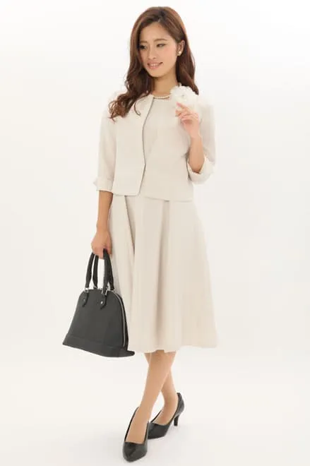 ライトベージュのシャンタンセレモニースーツセット