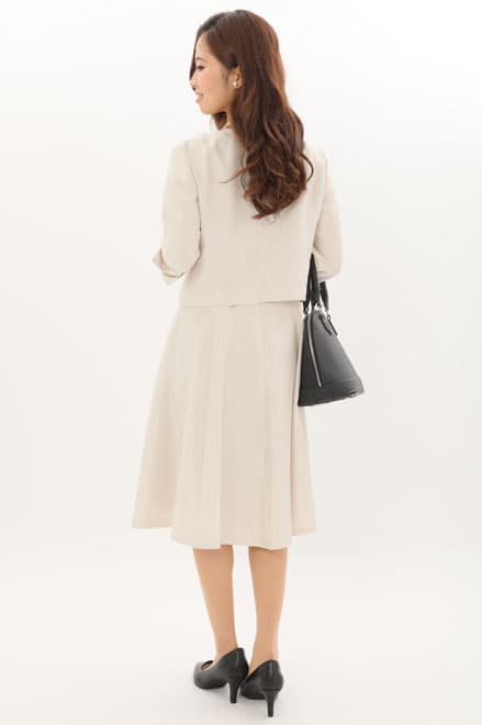 ライトベージュのシャンタンセレモニースーツセット