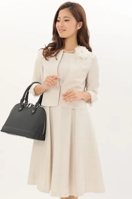 ライトベージュのシャンタンセレモニースーツセット