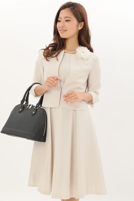 ライトベージュのシャンタンセレモニースーツセット