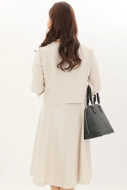 ライトベージュのシャンタンセレモニースーツセット