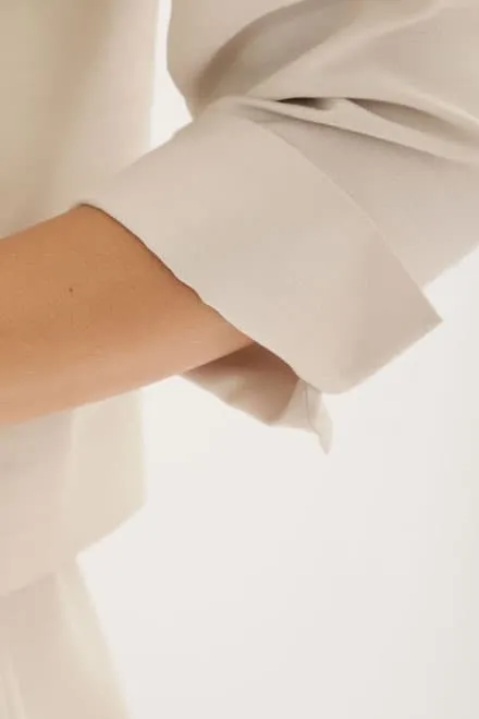 ライトベージュのシャンタンセレモニースーツセット