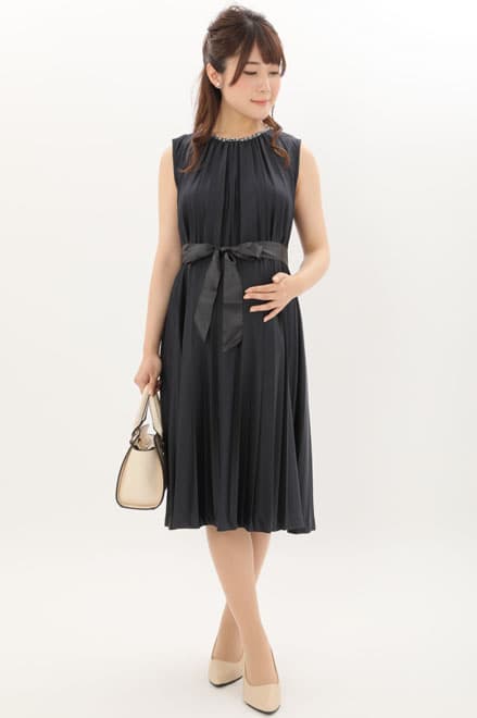 ネイビーのノースリーブプリーツセレモニースーツセット