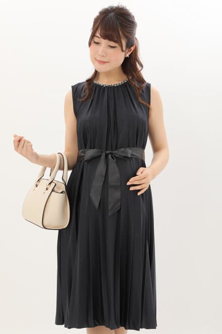 ネイビーのノースリーブプリーツセレモニースーツセット