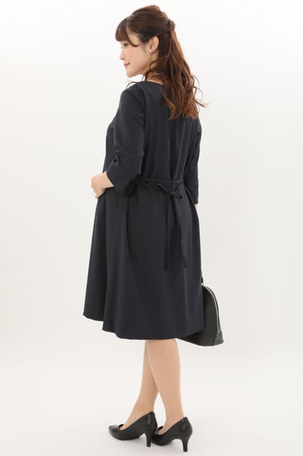 ネイビーの授乳口付きAラインセレモニースーツセット