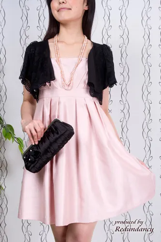 サーモンピンクのロングネックレス