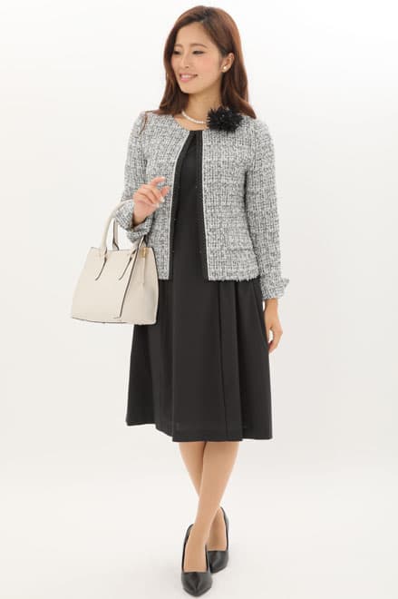 ブラックの半袖ノーカラーツイードセレモニースーツセット