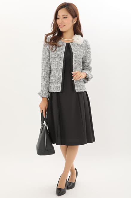 ブラックの半袖ノーカラーツイードセレモニースーツセット