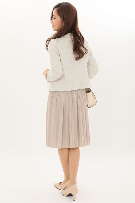 ベージュのツイード風プリーツセレモニースーツセット