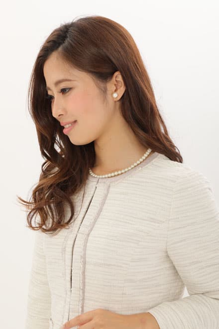 ベージュのツイード風プリーツセレモニースーツセット