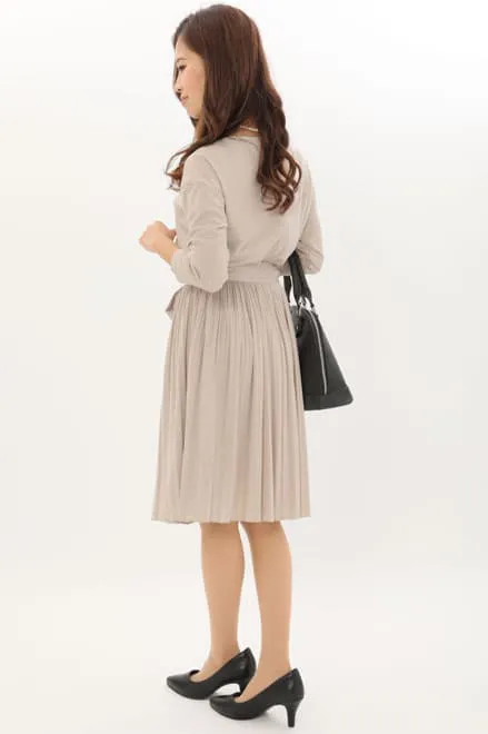 ベージュのツイード風プリーツセレモニースーツセット