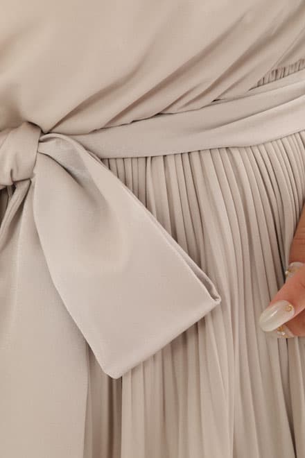 ベージュのツイード風プリーツセレモニースーツセット