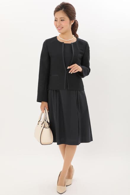 ネイビーのタックフレアセレモニースーツセット